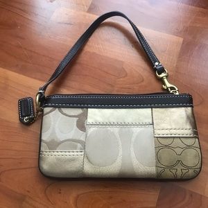 🌷Authentic Coach Wristlet